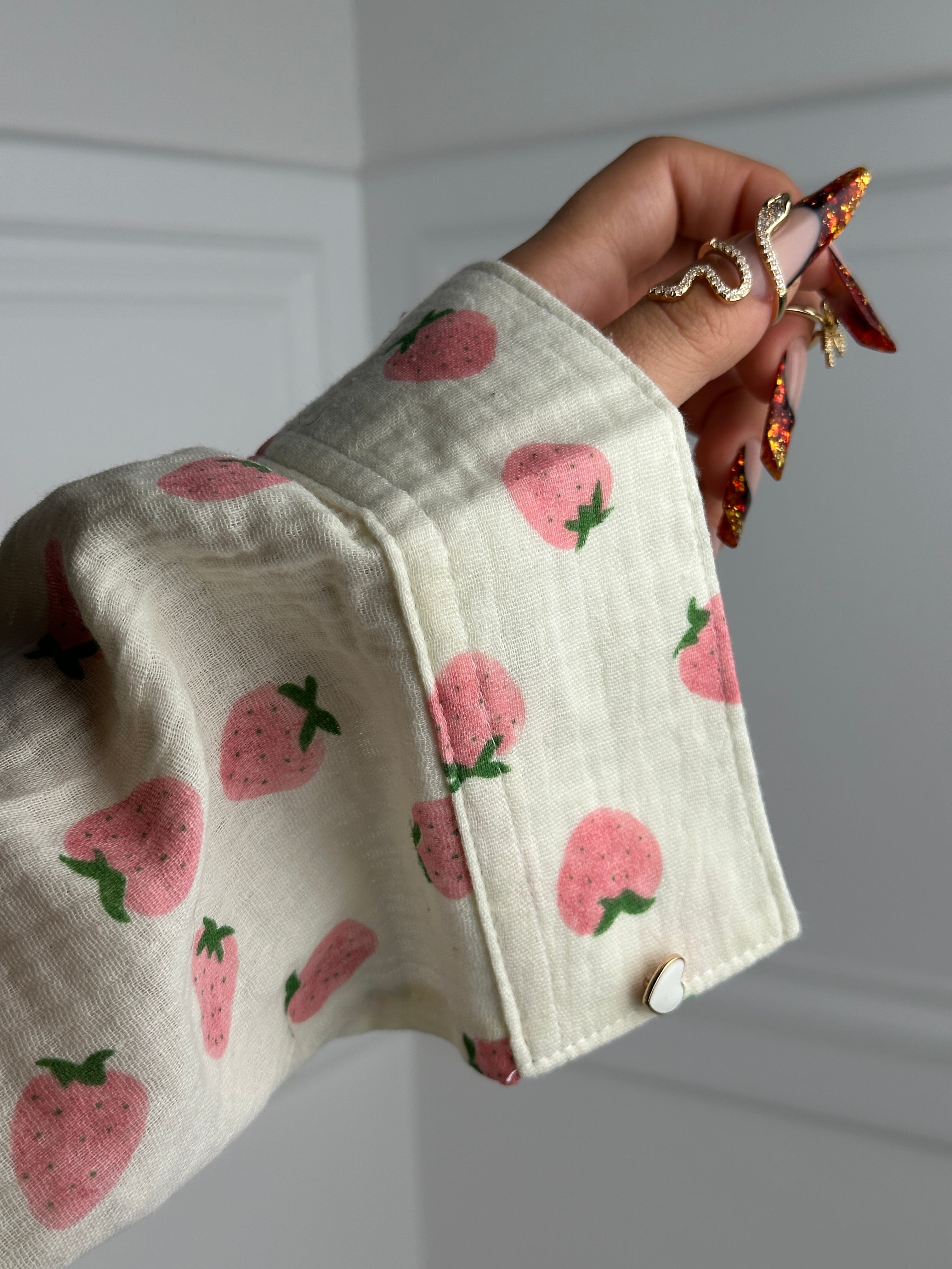 Strawberry Muslin Photo Sleeve
