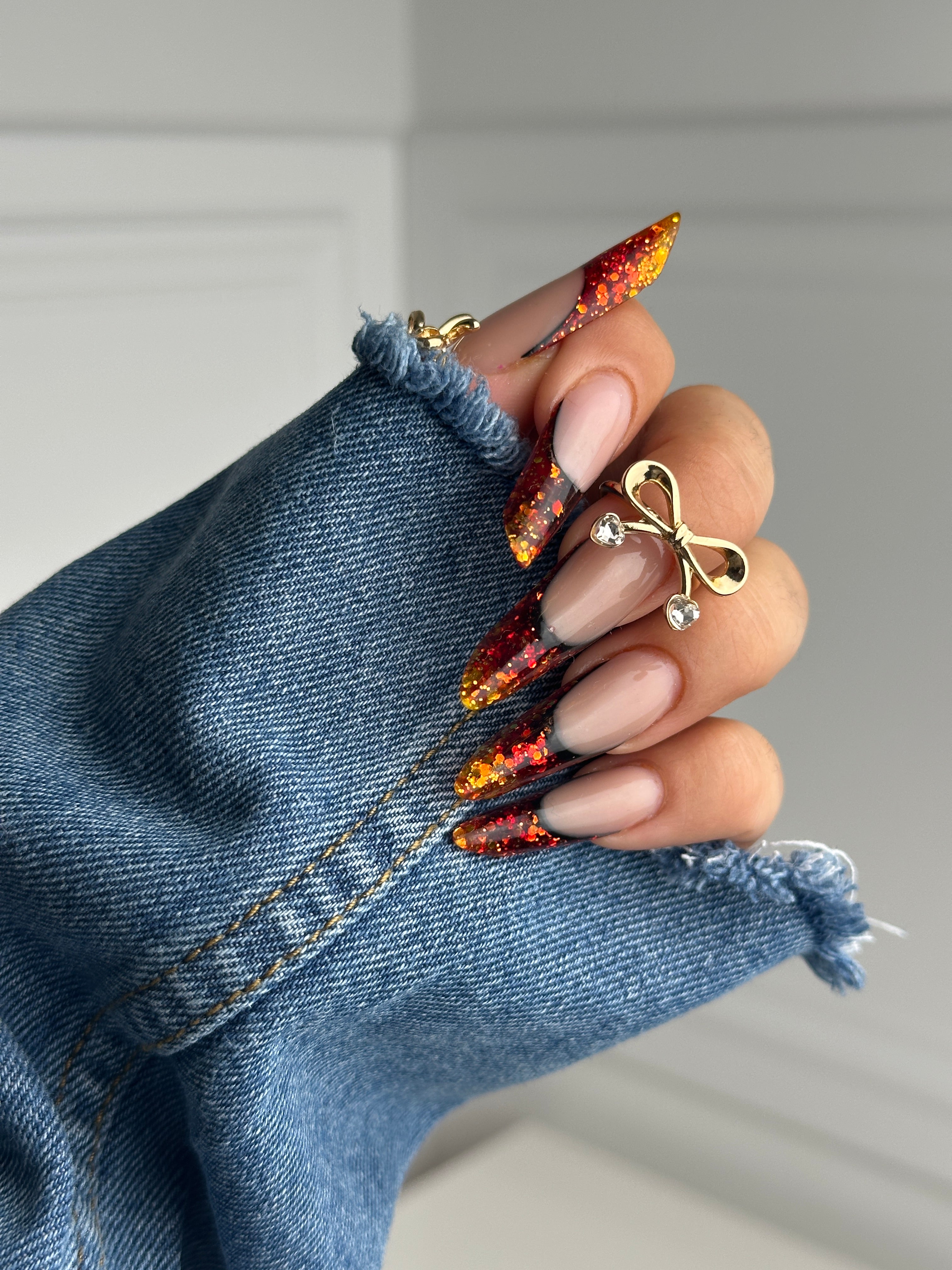 Classic denim sleeve with two buttons